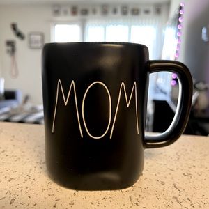 Rae Dunn “MOM” mug